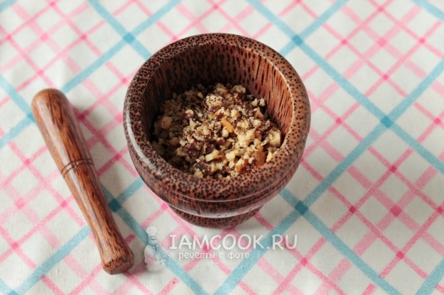 Потолочь орехи