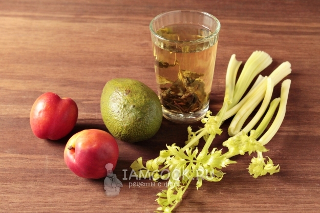 Ингредиенты для смузи с авокадо и сельдереем