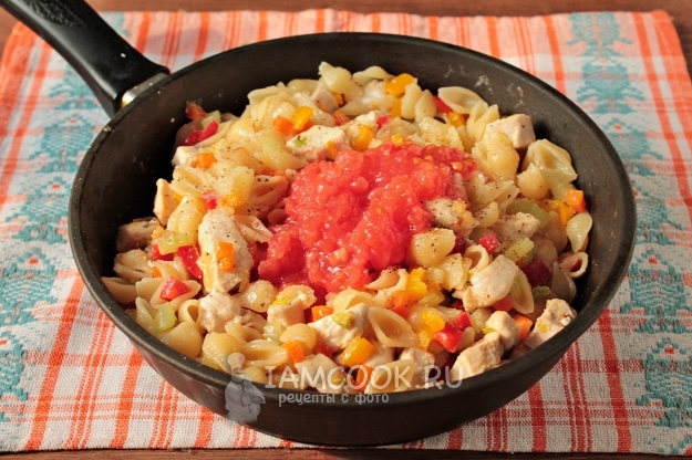 Положить помидоры