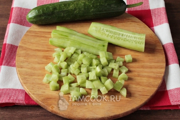 Порезать огурцы