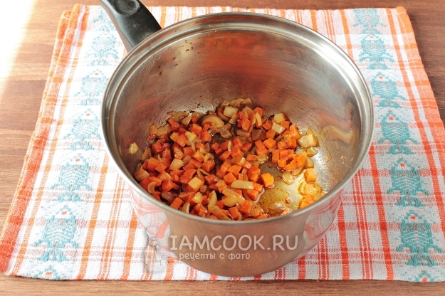 Обжарить овощи