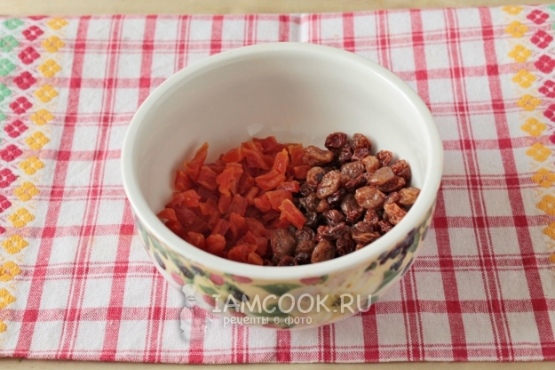 Промыть сухофрукты