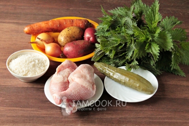 Ингредиенты для рассольника с рисом и крапивой