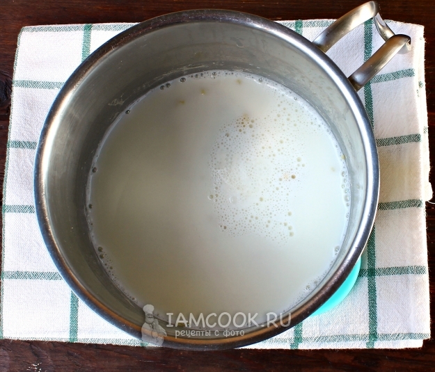 Влить молоко