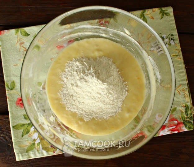 Всыпать муку