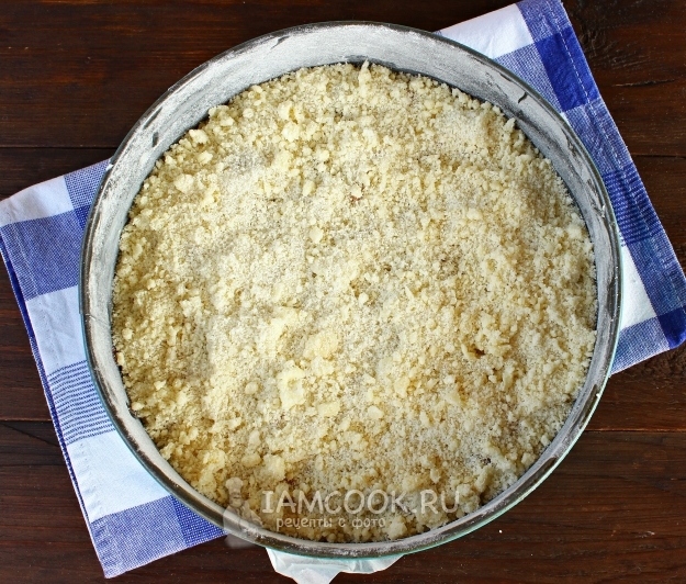 Посыпать мучной крошкой