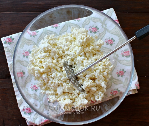 Растереть творог