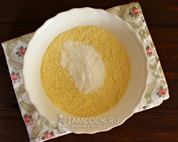 Соединить муку и разрыхлитель