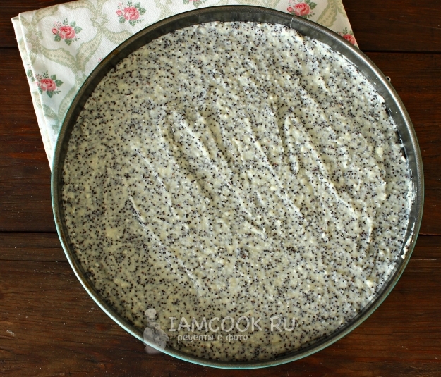 Выложить творожную массу на основу