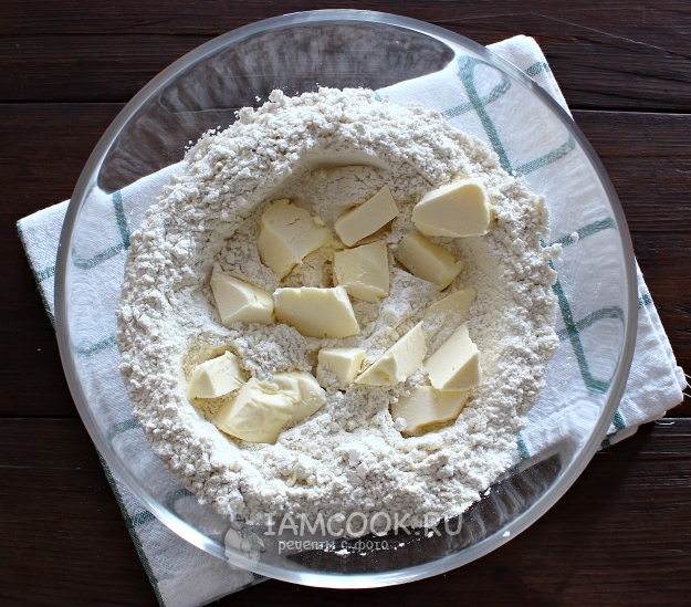 Соединить масло и муку