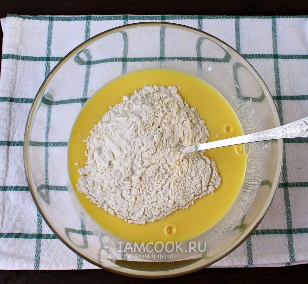 Всыпать муку