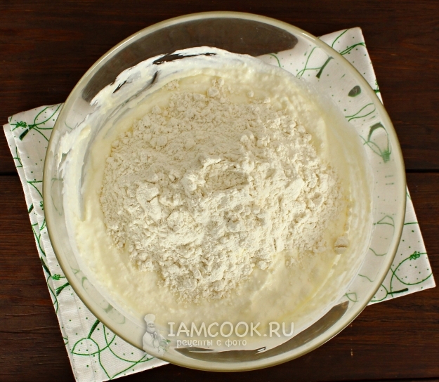 Всыпать мучную смесь