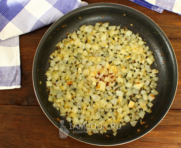 Обжарить лук