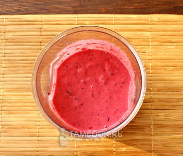 Рецепт смузи с ягодами, имбирем и овсянкой