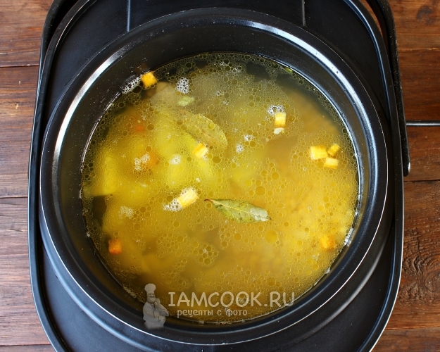 Добавить воду и лавровый лист