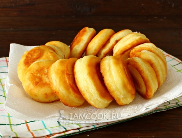 Фото пышных оладий на кефире с разрыхлителем