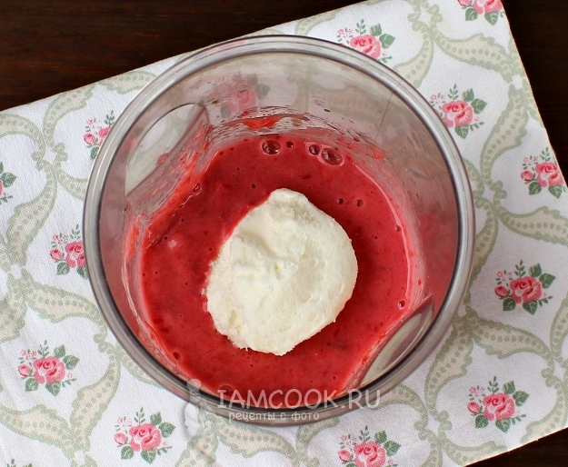 Положить мороженое