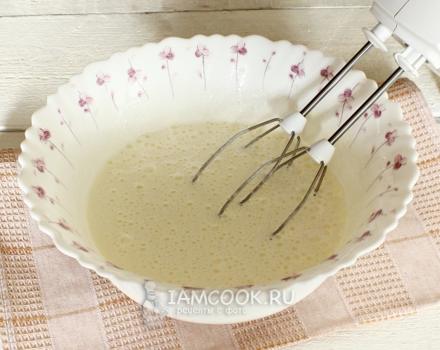 Взбить яйца с сахаром