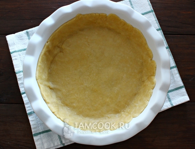 Выложить тесто в форму