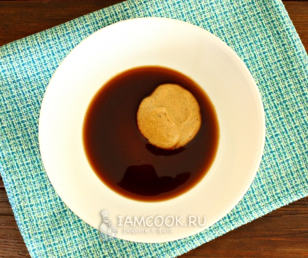Соединить соевый соус и горчицу