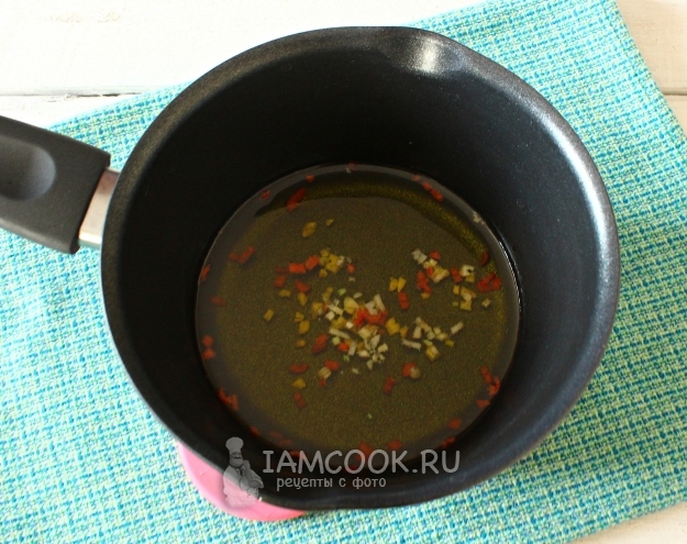 Положить чеснок