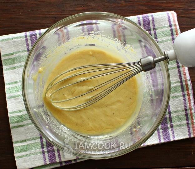 Взбить смесь миксером