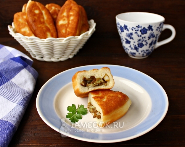 Рецепт жареных пирожков с грибами на сковороде