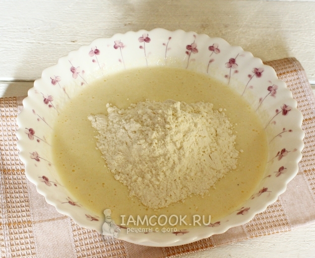 Всыпать муку