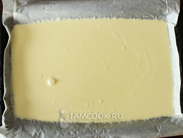 Вылить тесто в форму