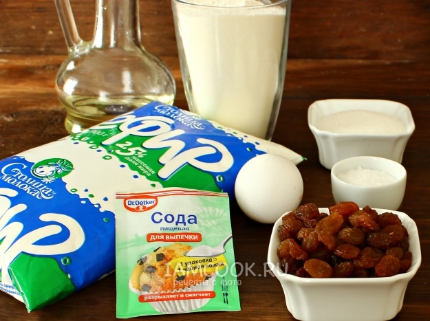 Ингредиенты для пышных оладий на кефире с изюмом