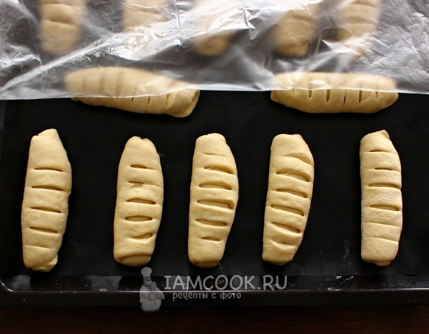 Выложить заготовки на противень