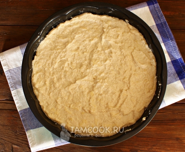 Положить творожную массу на основу