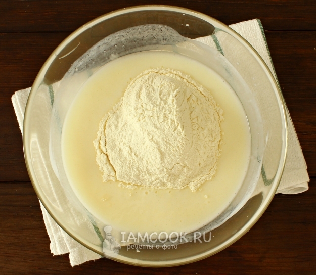 Всыпать муку