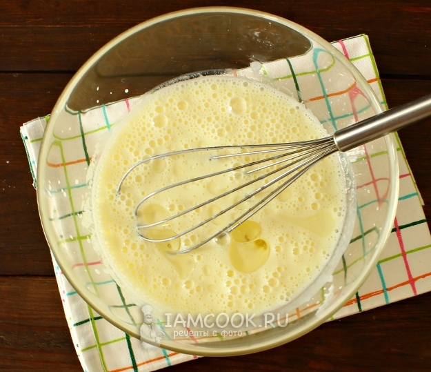 Влить масло