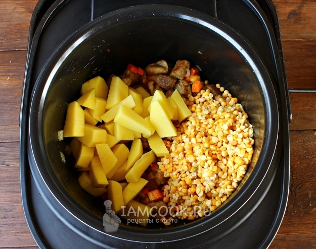 Положить картофель и горох