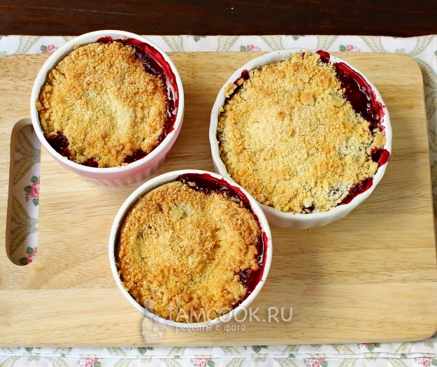 Фото ягодного крамбла (ягодного микса)