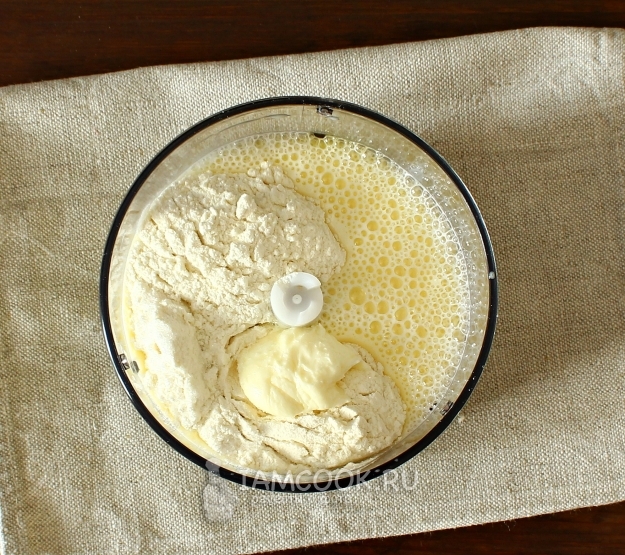 Добавить масло и муку