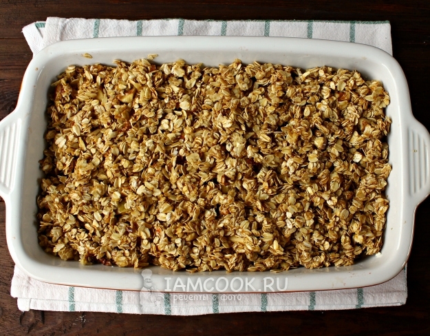 Выложить овсяную смесь