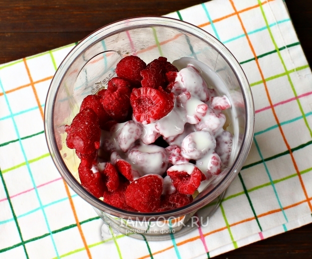 Влить кефир