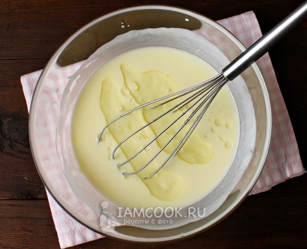 Влить масло