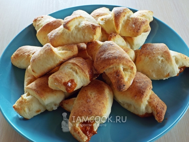 Готовые рогалики со сгущенкой