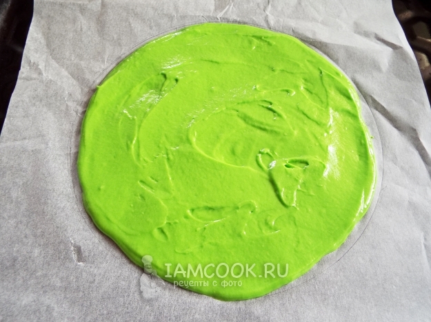 Положить тесто на пергамент