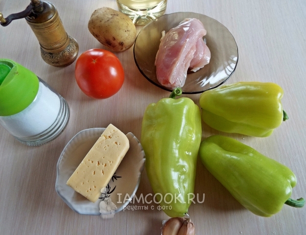 Ингредиенты для перца с картофелем и курицей, запеченного в духовке