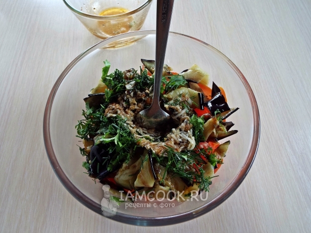 Заправить салат