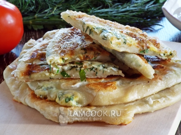 Фото плацинд с сыром, яйцом и зеленью