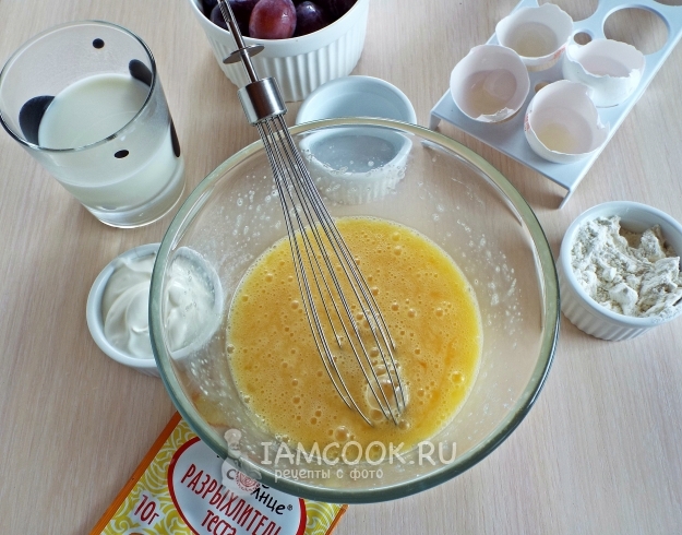 Взбить яйца с сахаром
