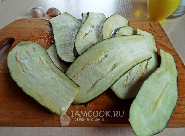 Порезать баклажаны