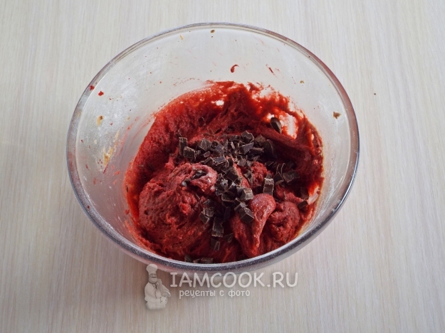 Положить шоколад