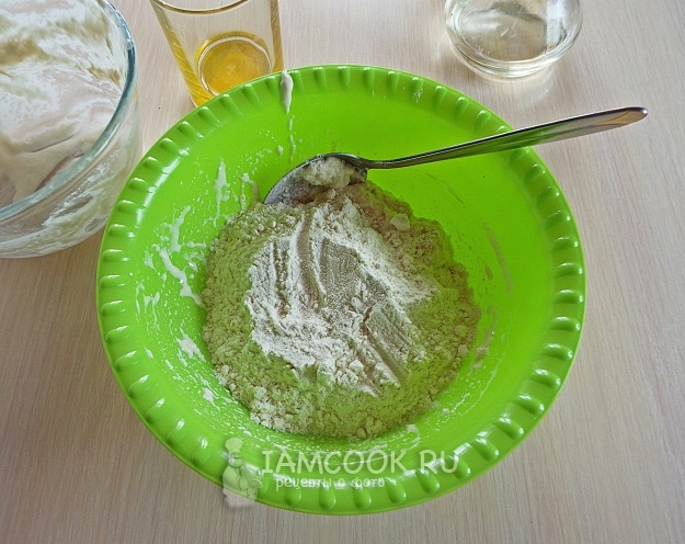 Всыпать муку