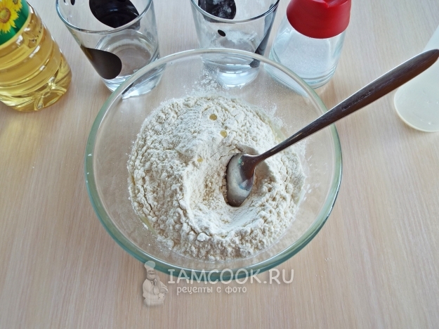 Всыпать муку